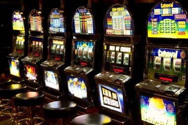master 138 platform interface showing football betting, live dealers, and slot games